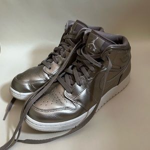 " Air Jordan 1 Mid SE 'Sepia Stone' " Stone metallic jordan 1 mid.